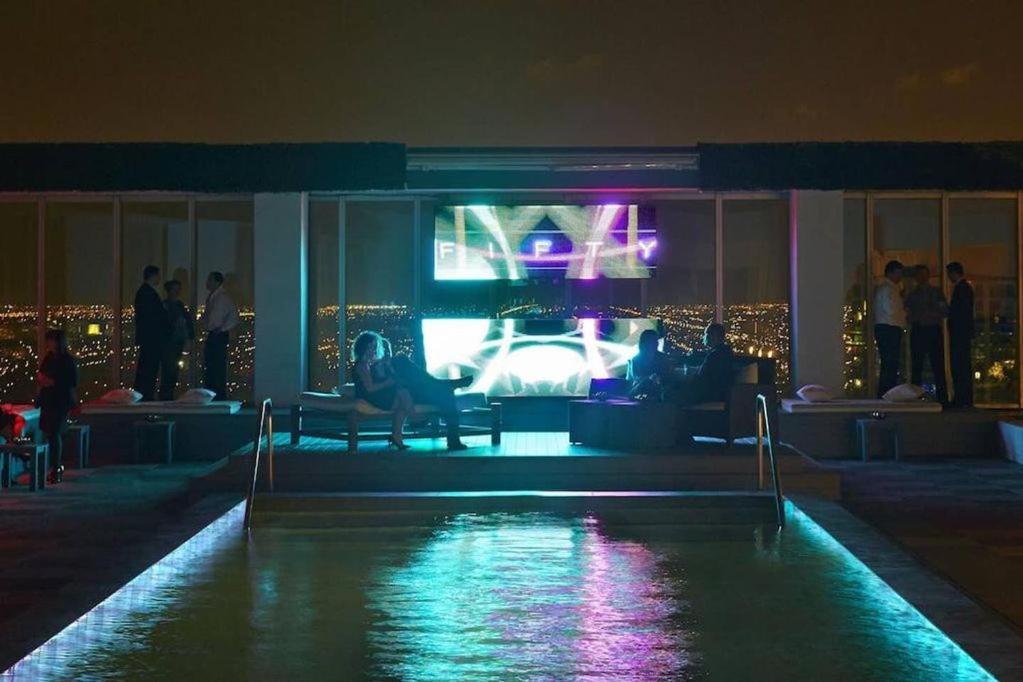 Luxury Waterfront In The Urban Oasis At Icon-brickell Free Miami