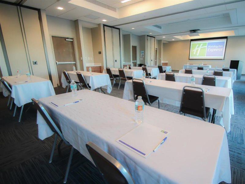 Hotel Express & Airport East By Ihg 3*
