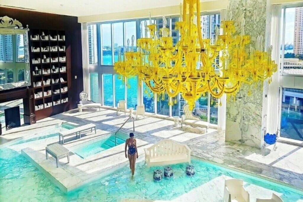 Luxury Waterfront In The Urban Oasis At Icon-brickell Free Apartment