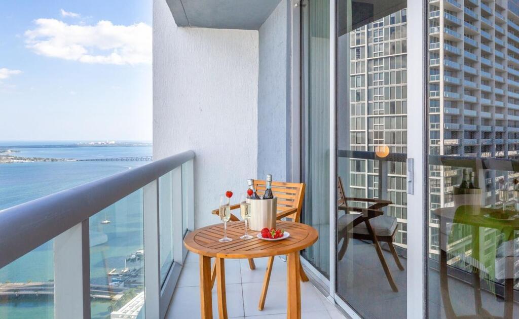 Luxury Waterfront In The Urban Oasis At Icon-brickell Free