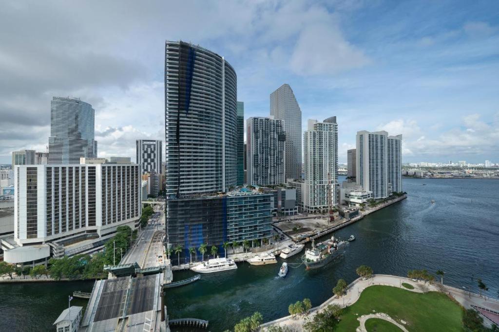 Luxury Waterfront In The Urban Oasis At Icon-brickell Free Apartment Miami