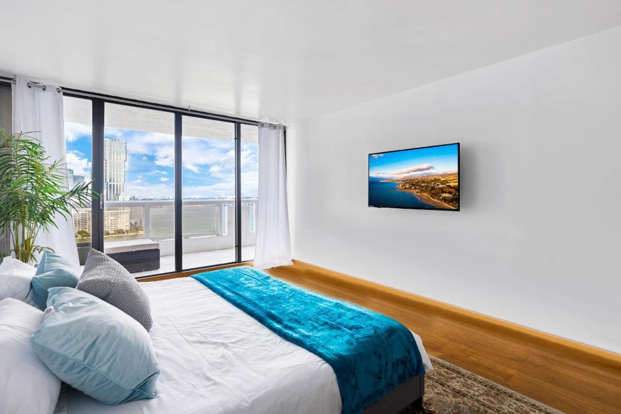 Stunning Balcony Views 4 Bedroom Apartment *