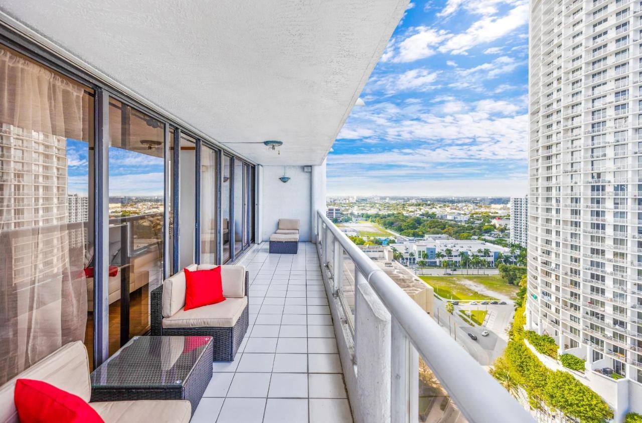Stunning Balcony Views 4 Bedroom Apartment *