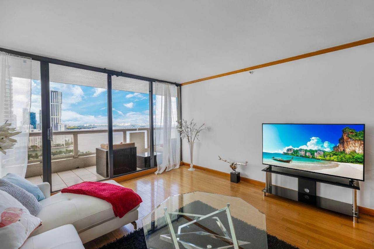 Stunning Balcony Views 4 Bedroom Apartment