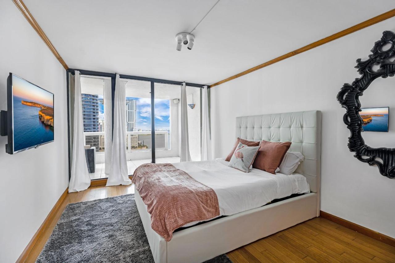 Apartment Stunning Balcony Views 4 Bedroom Miami