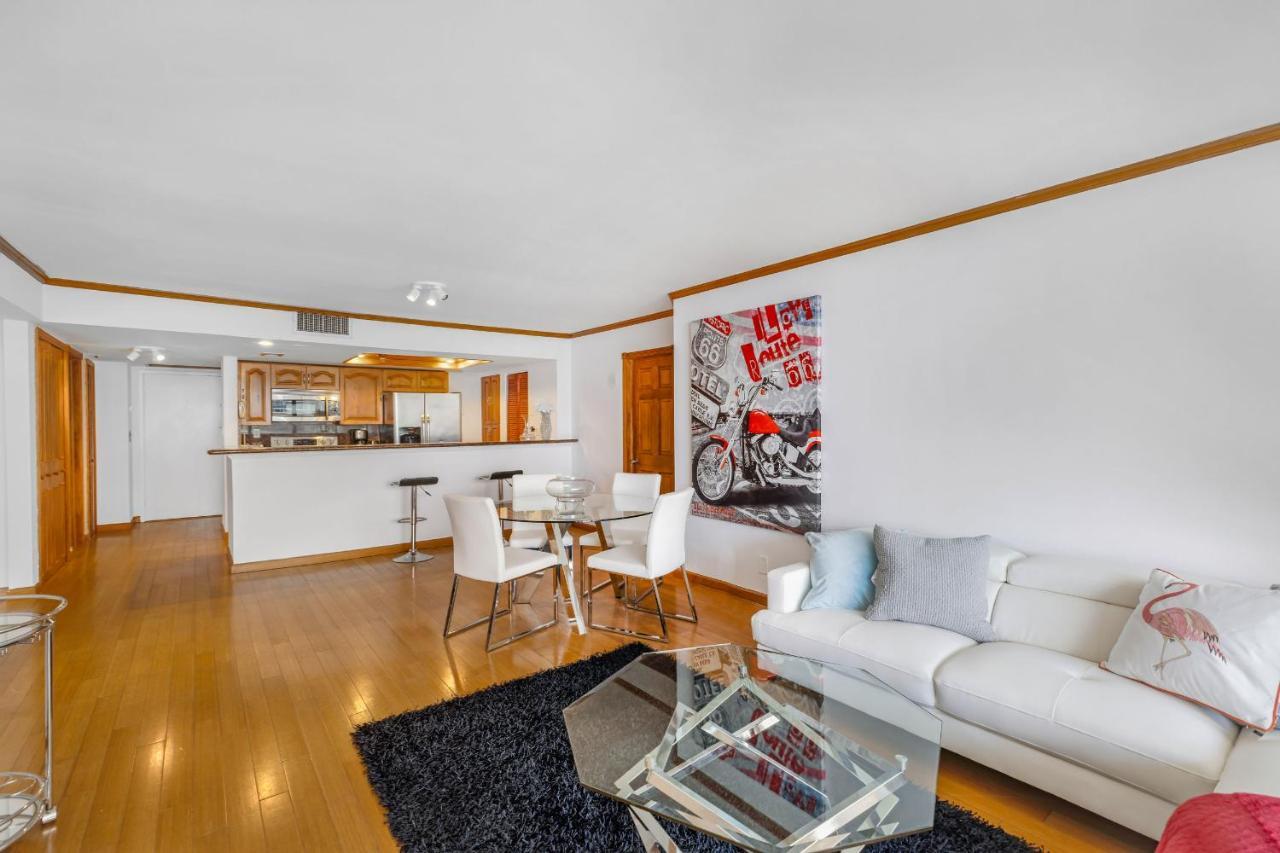 Apartment Stunning Balcony Views 4 Bedroom