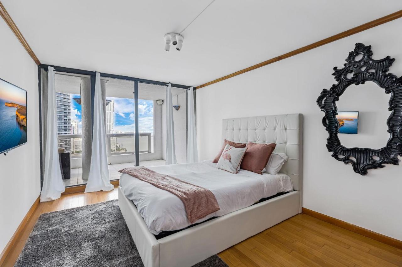 Stunning Balcony Views 4 Bedroom Apartment