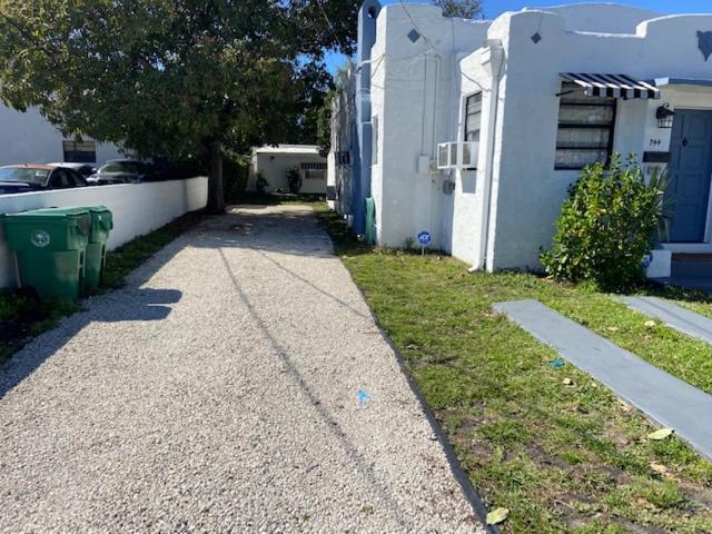 Private Near Airport - Free Parking - 01 Homestay *