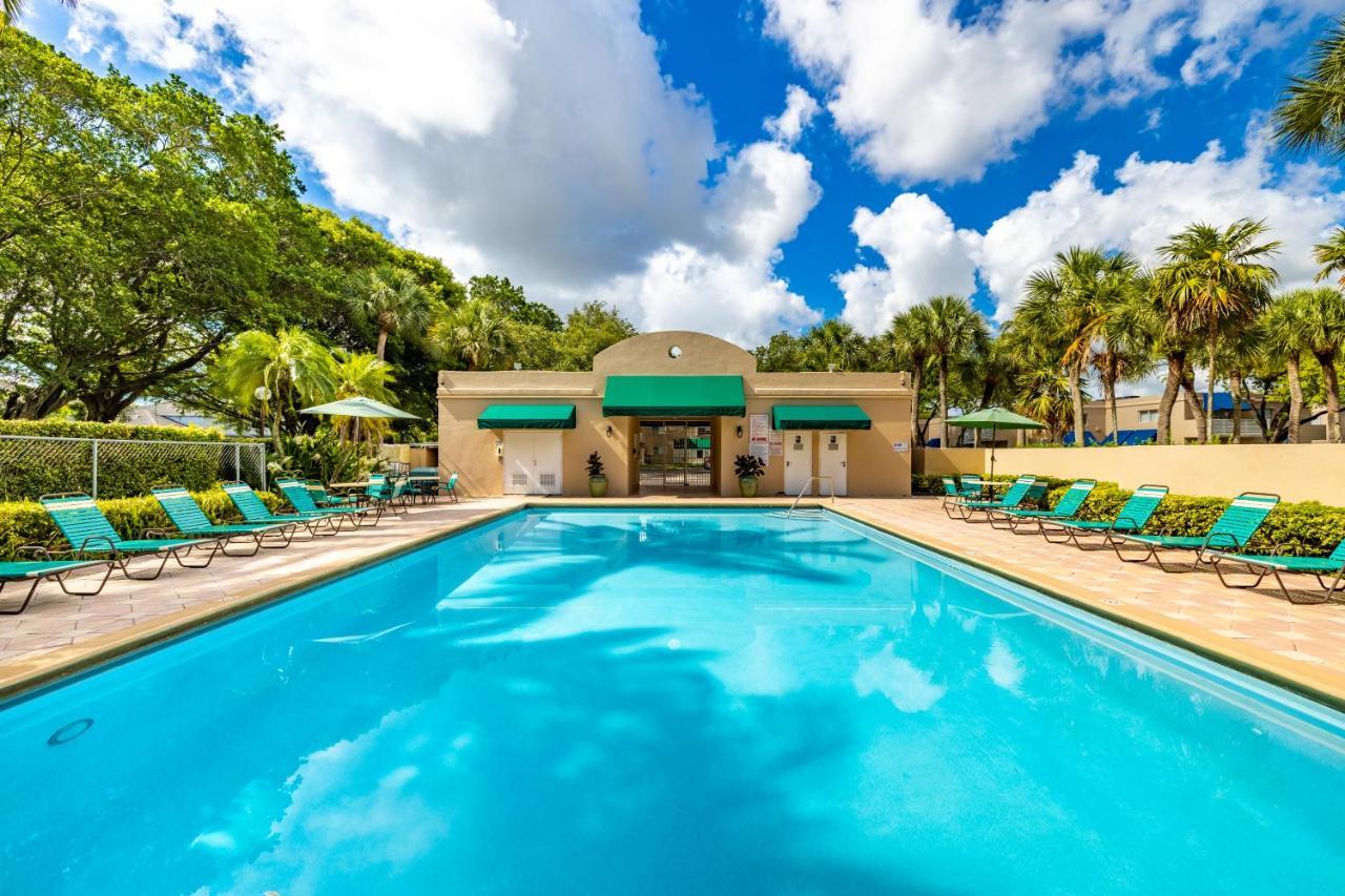 Luxurious And Cozy Townhouse 3 Bedrooms 2.5 Bath Villa *