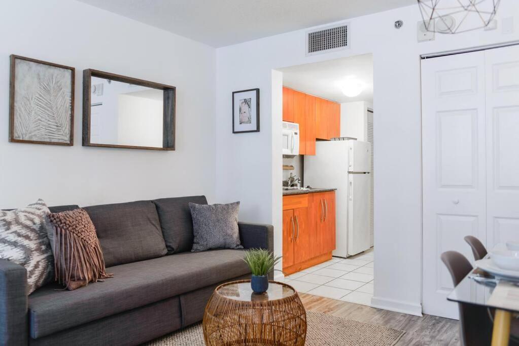 Apartment Amazing Studio Apt @brickell With Pool & Parking *