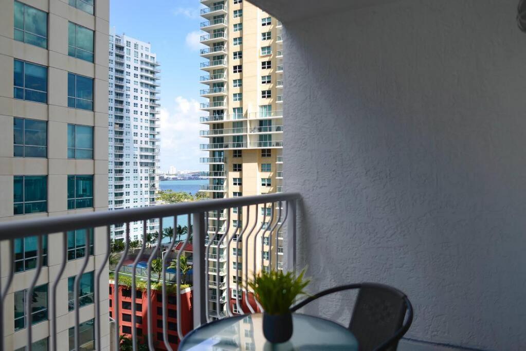 Amazing Studio Apt @brickell With Pool & Parking Apartment Miami