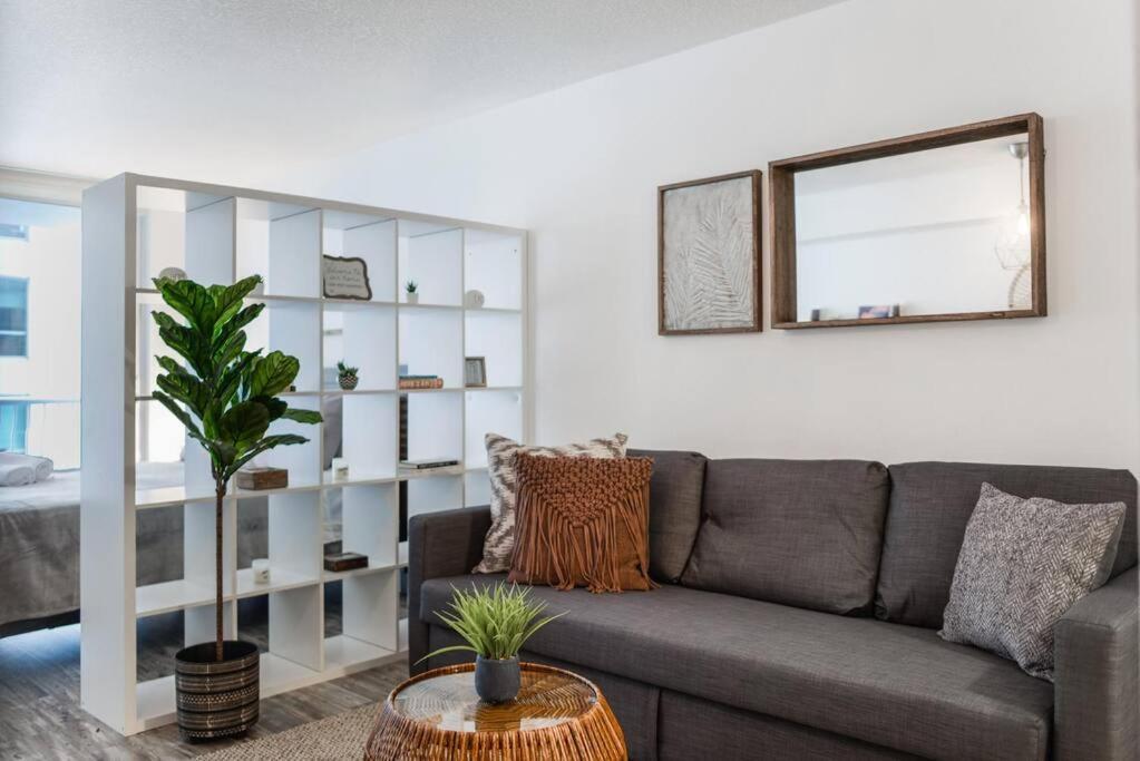 Amazing Studio Apt @brickell With Pool & Parking Apartment