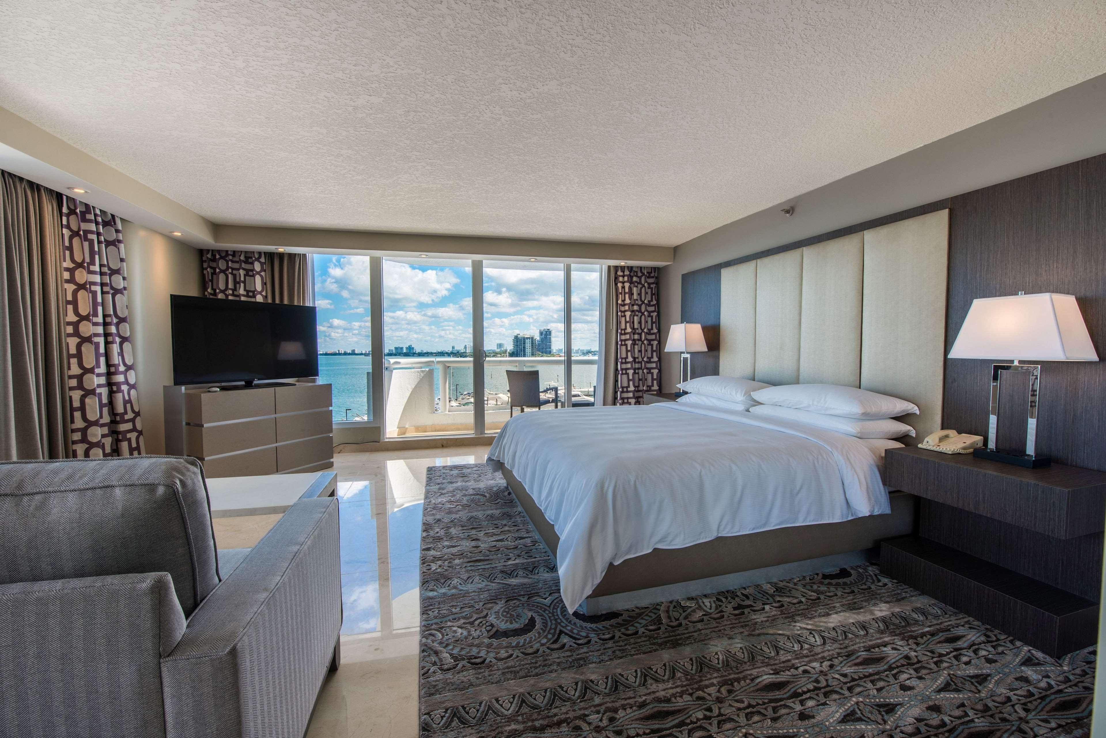 Hotel Doubletree By Hilton Grand Biscayne Bay