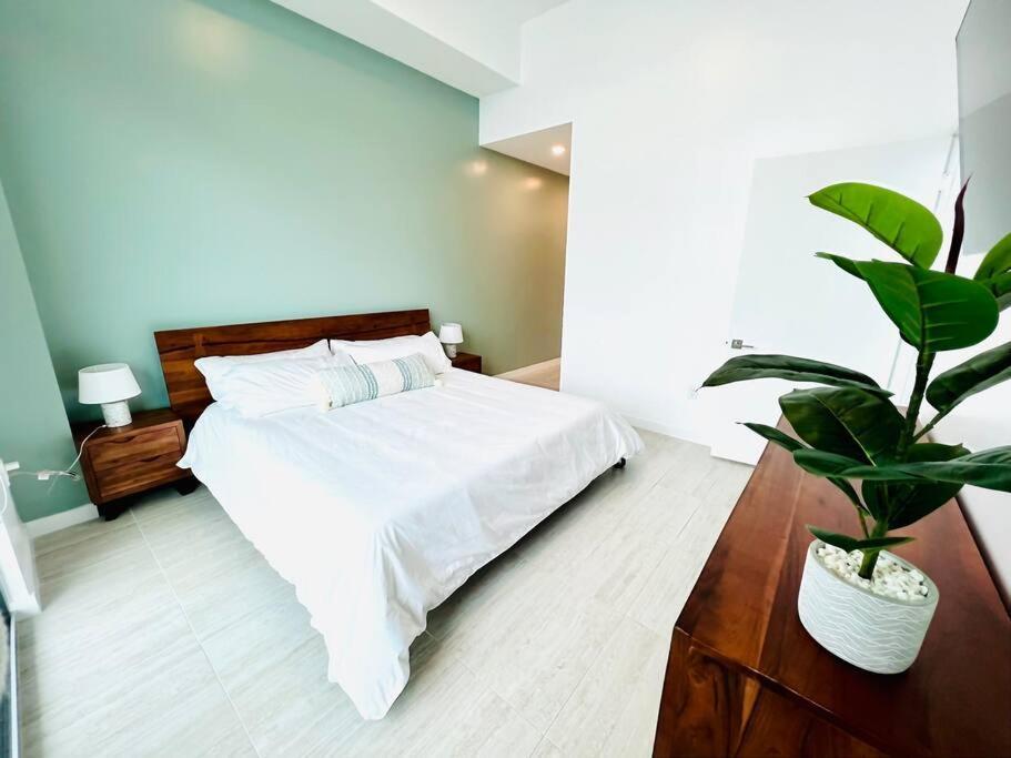 Sleek 2bd 2ba In Design District Miami