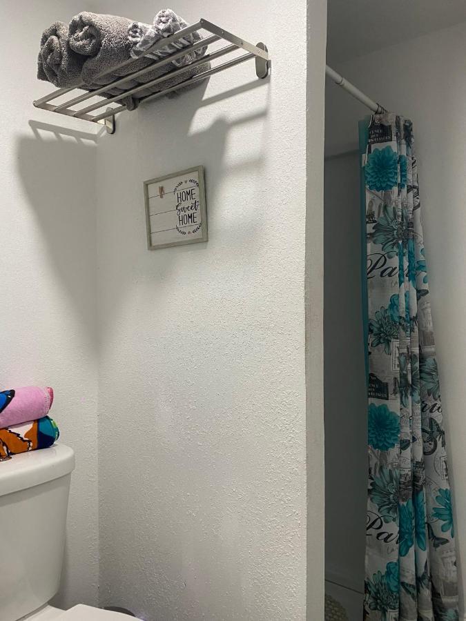Acomodação com café da manhã  Tiny Place W Private Hot Jacuzzi 7 Min To International Airport *