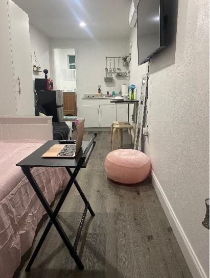 Tiny Place W Private Hot Jacuzzi 7 Min To International Airport Miami