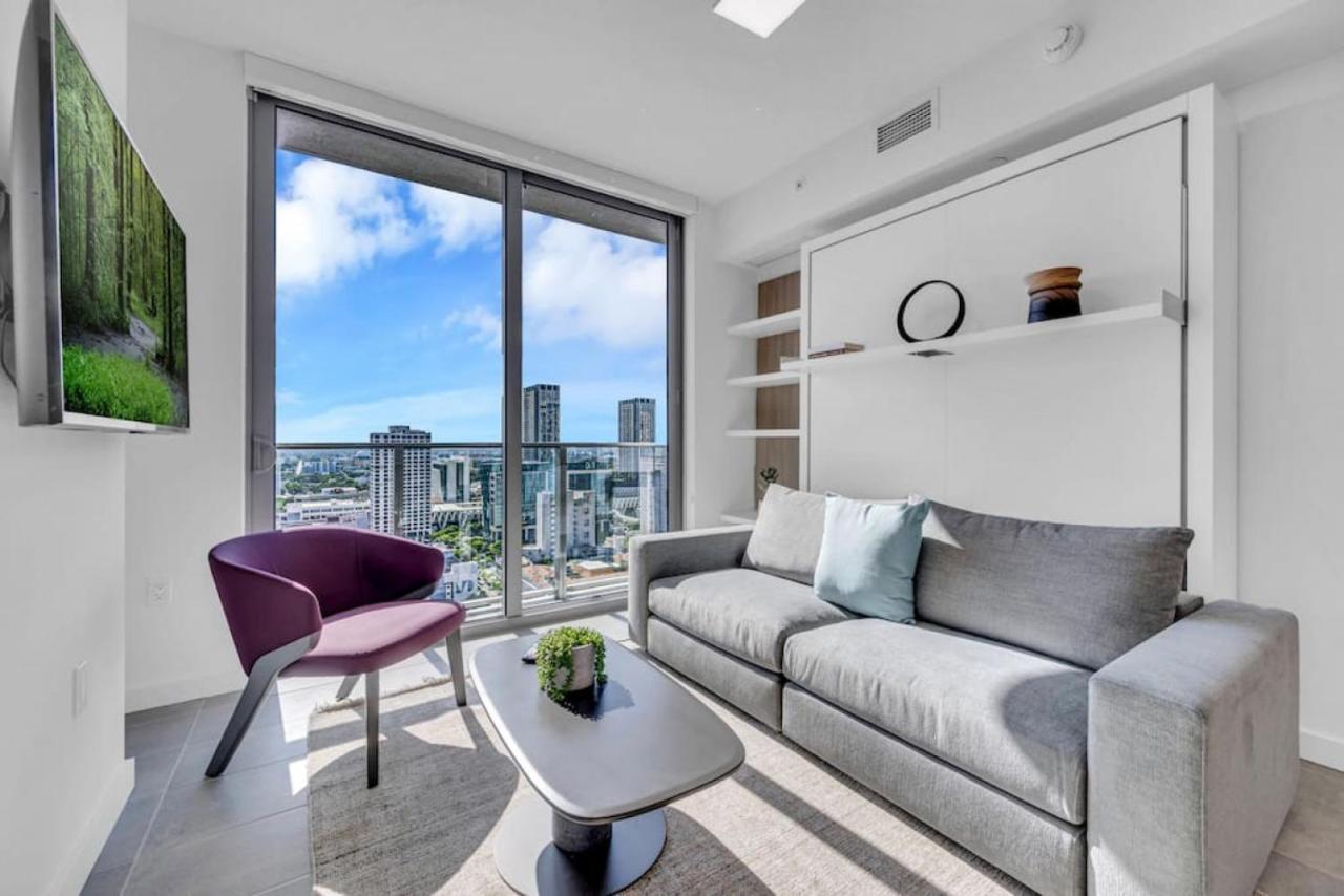 Modern 1 Bed Across From Bayside In Downtown