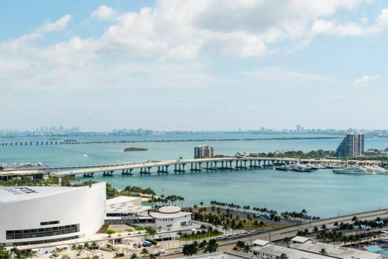Modern 1 Bed Across From Bayside In Downtown *
