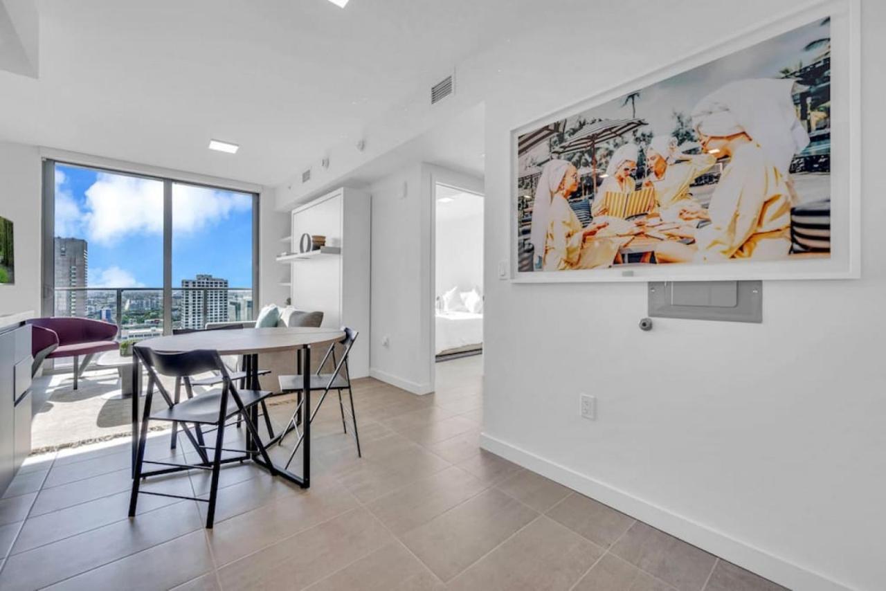 Modern 1 Bed Across From Bayside In Downtown Holiday home *