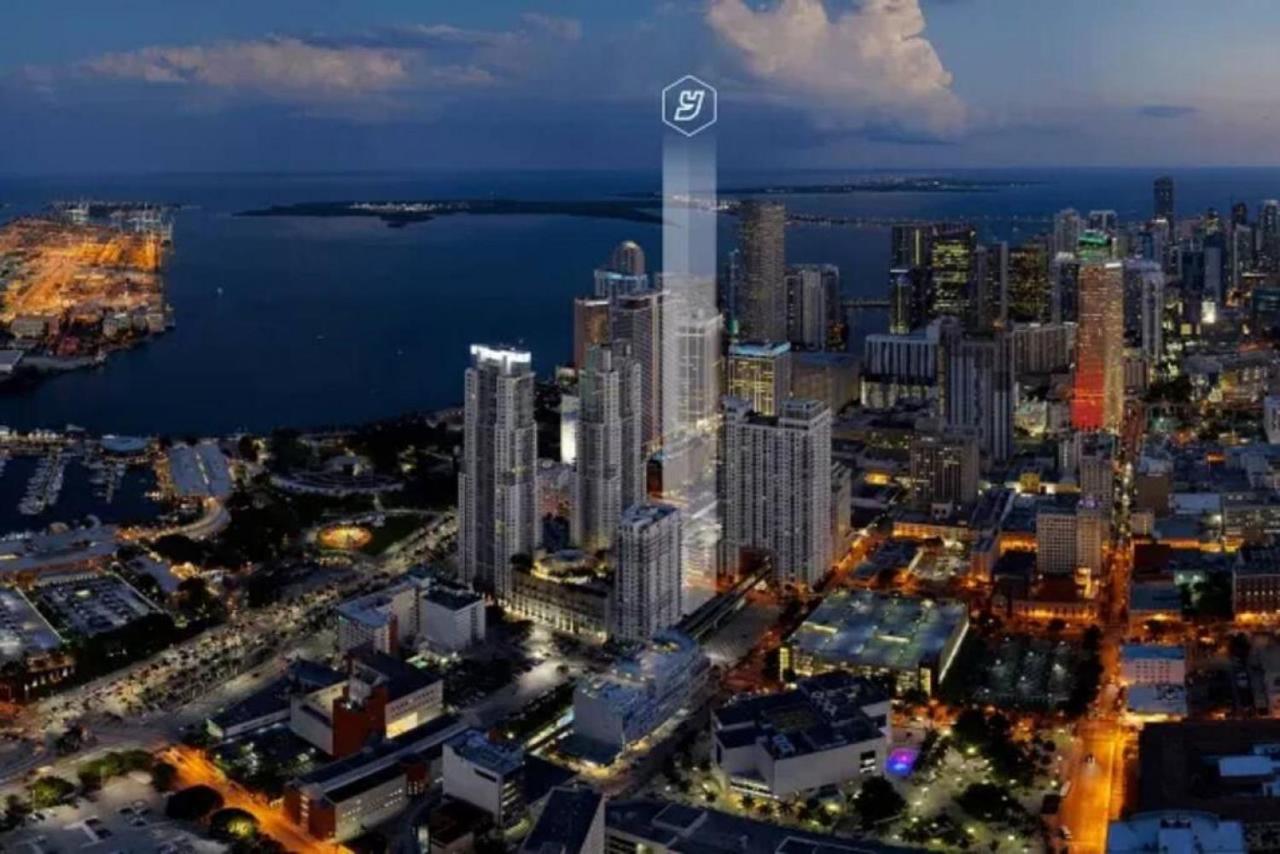 Modern 1 Bed Across From Bayside In Downtown *