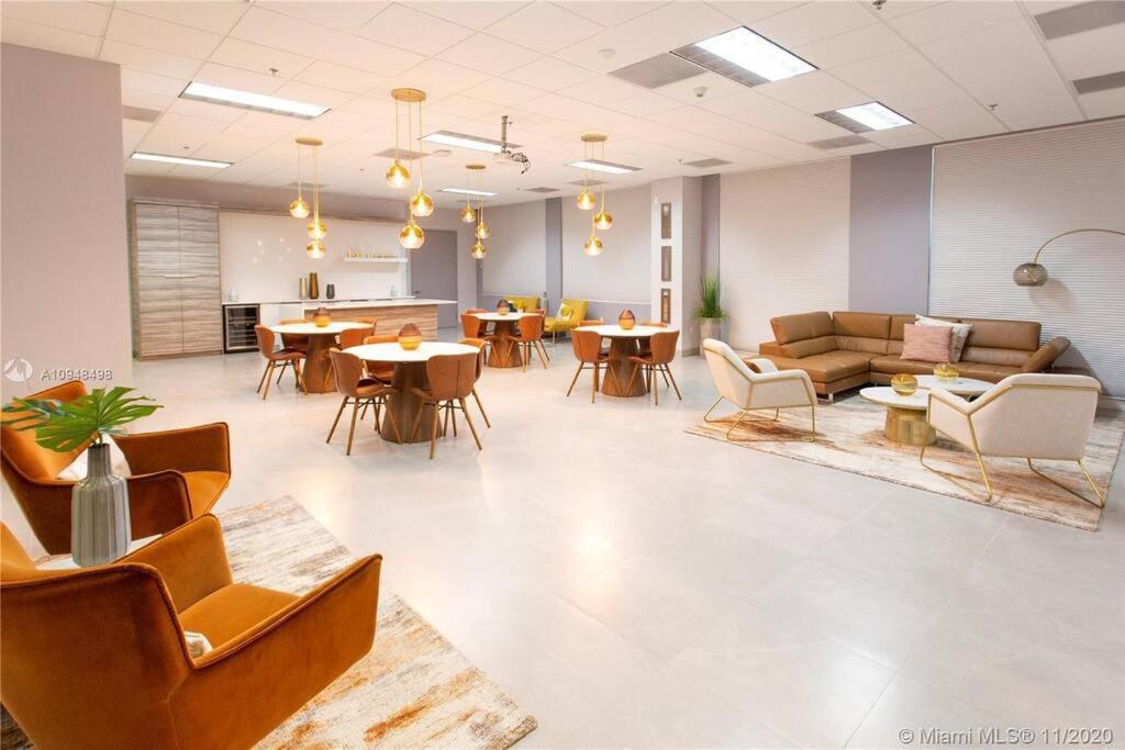 Spacious Ocean View Unit In The Heart Of Brickell Miami