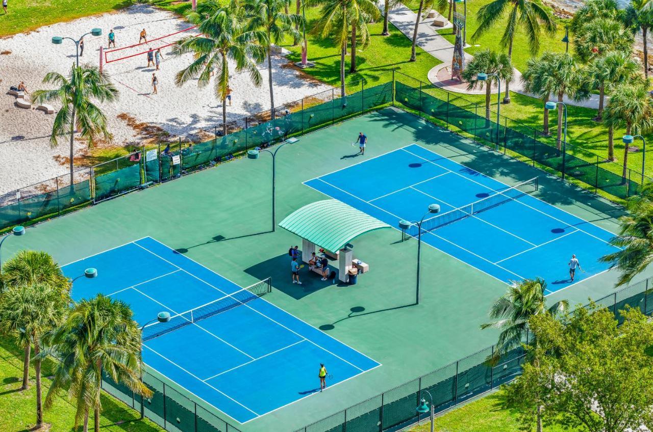 Stunning Balcony Views 4 Bedroom Apartment Miami