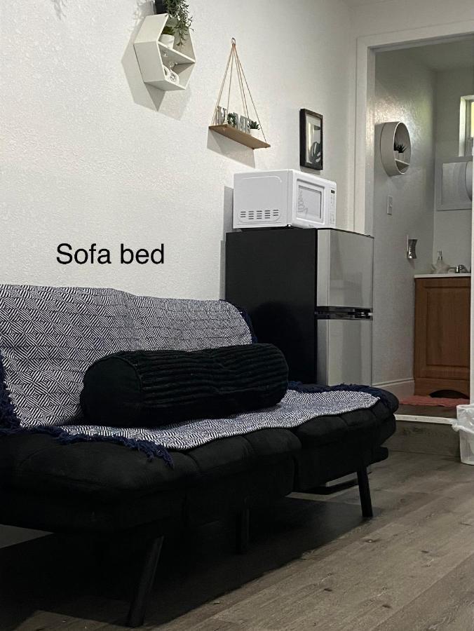 Acomodação com café da manhã  Tiny Place W Private Hot Jacuzzi 7 Min To International Airport *