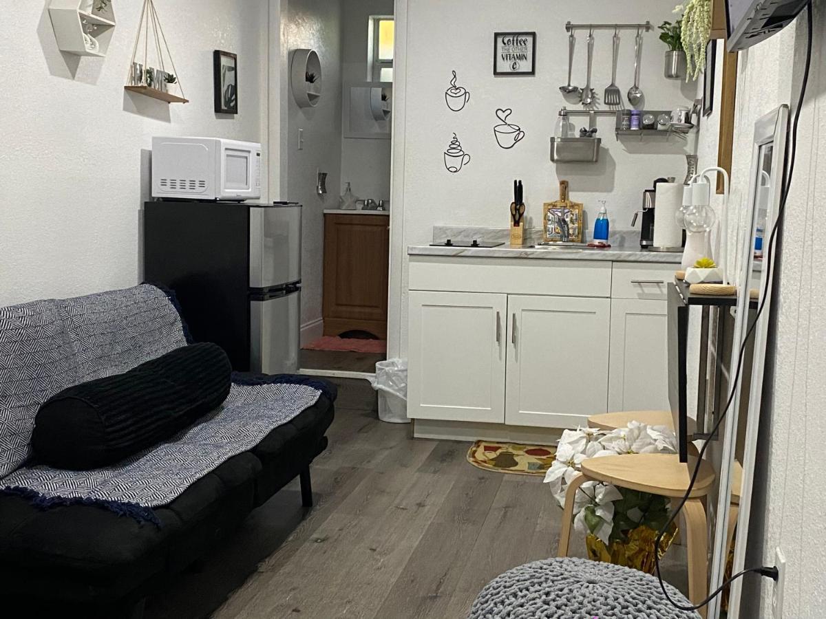 Acomodação com café da manhã  Tiny Place W Private Hot Jacuzzi 7 Min To International Airport