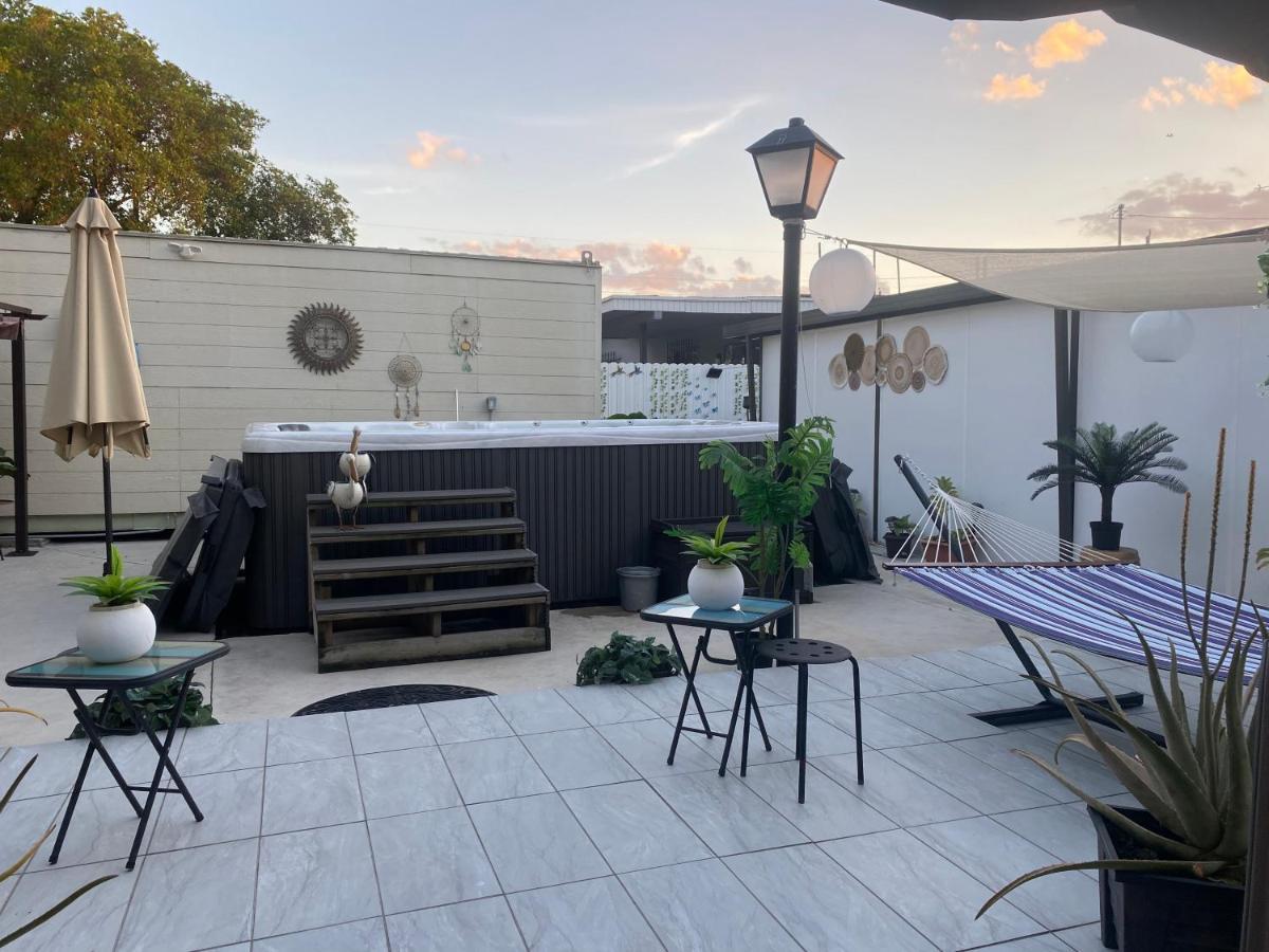 Tiny Place W Private Hot Jacuzzi 7 Min To International Airport Miami
