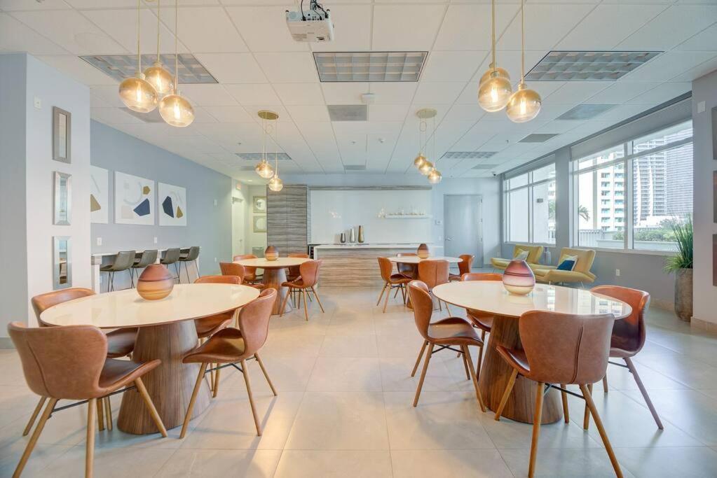 Impressive Unit In The Heart Of Brickell W Parking Apartment *