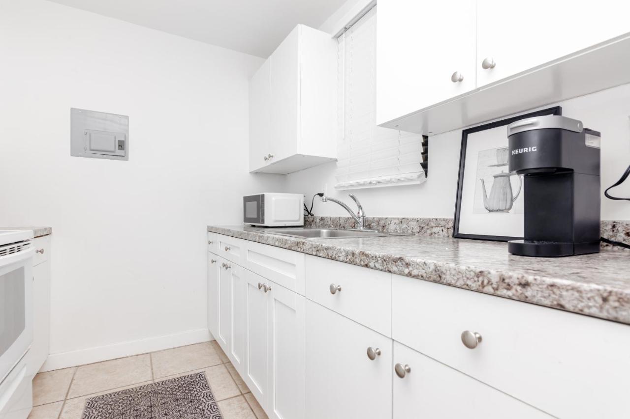 One Bedroom - With Parking & Balcony - Heart Of Wynwood Apartment *
