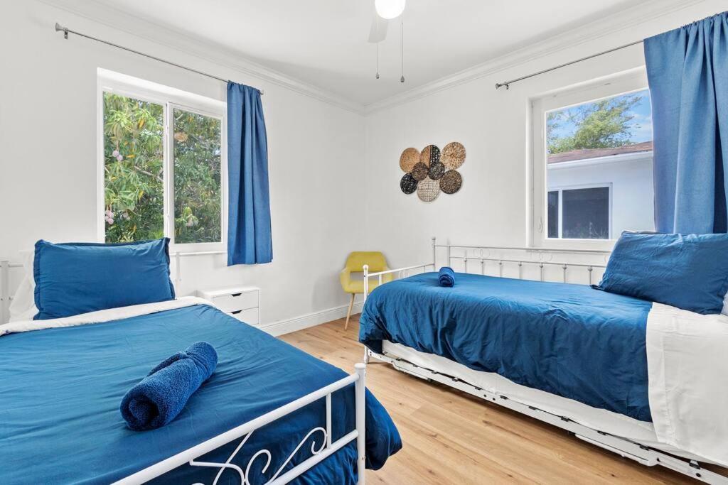 Comfy & Updated Centrally Located Minutes Away From Everything! Miami