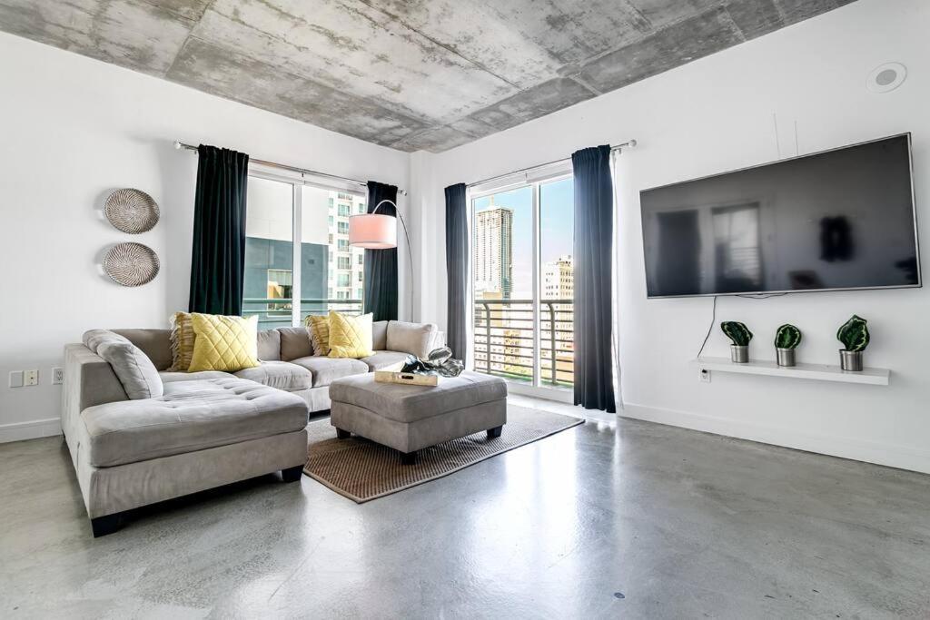 Spectacular 2-br 4 People 1107 Miami