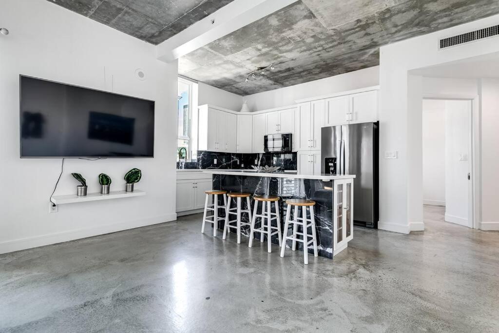 Spectacular 2-br 4 People 1107 * Miami