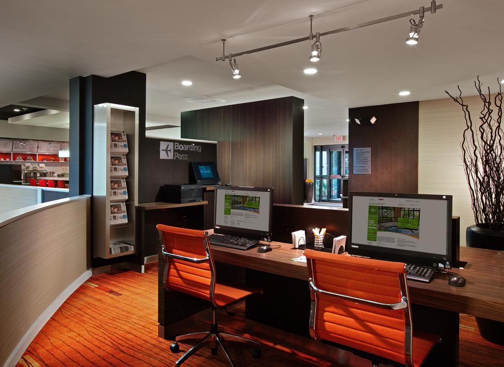 Courtyard Airport West Doral 3*