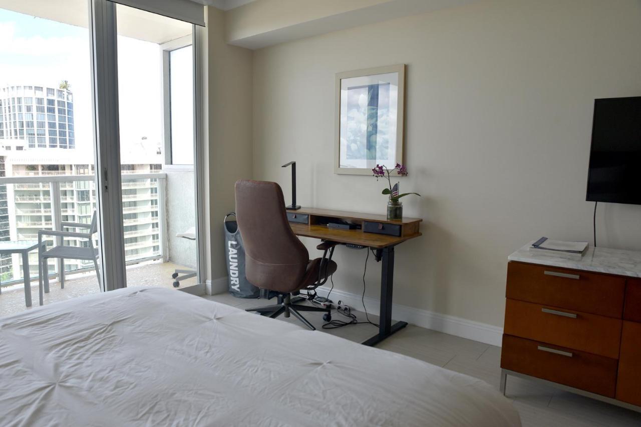 Amazing - Walking Distance To Cocowalk Apartment *