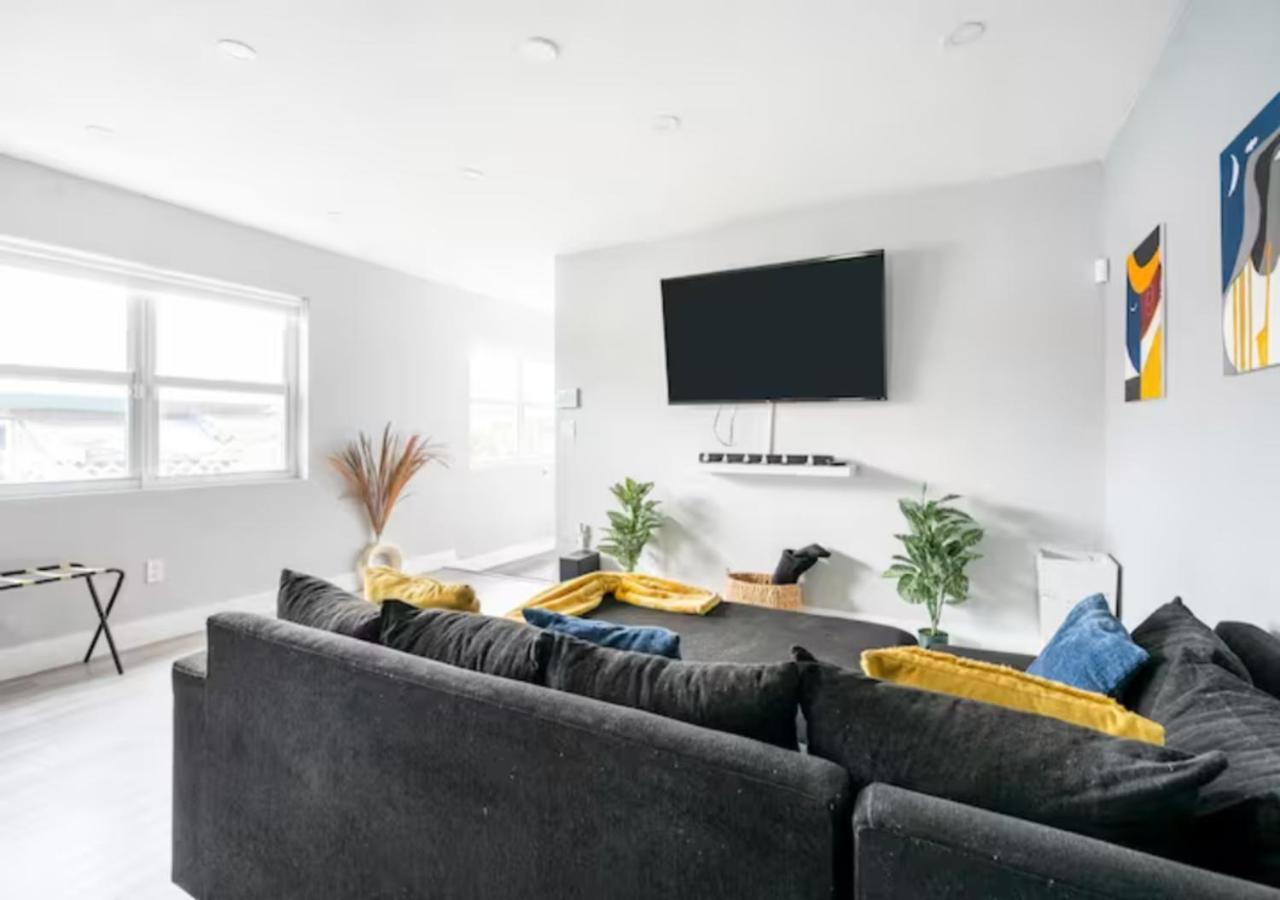 Hot Tub - 5min To Dt - Games - Customer Support Apartment