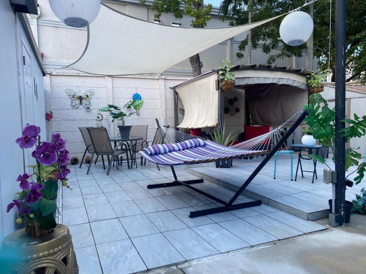 Acomodação com café da manhã  Tiny Place W Private Hot Jacuzzi 7 Min To International Airport *