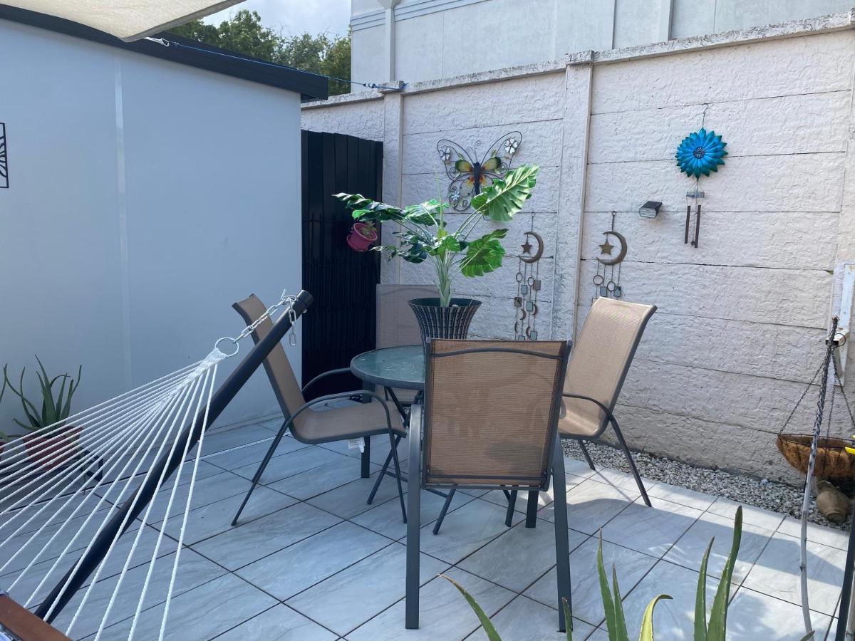 Acomodação com café da manhã  Tiny Place W Private Hot Jacuzzi 7 Min To International Airport *