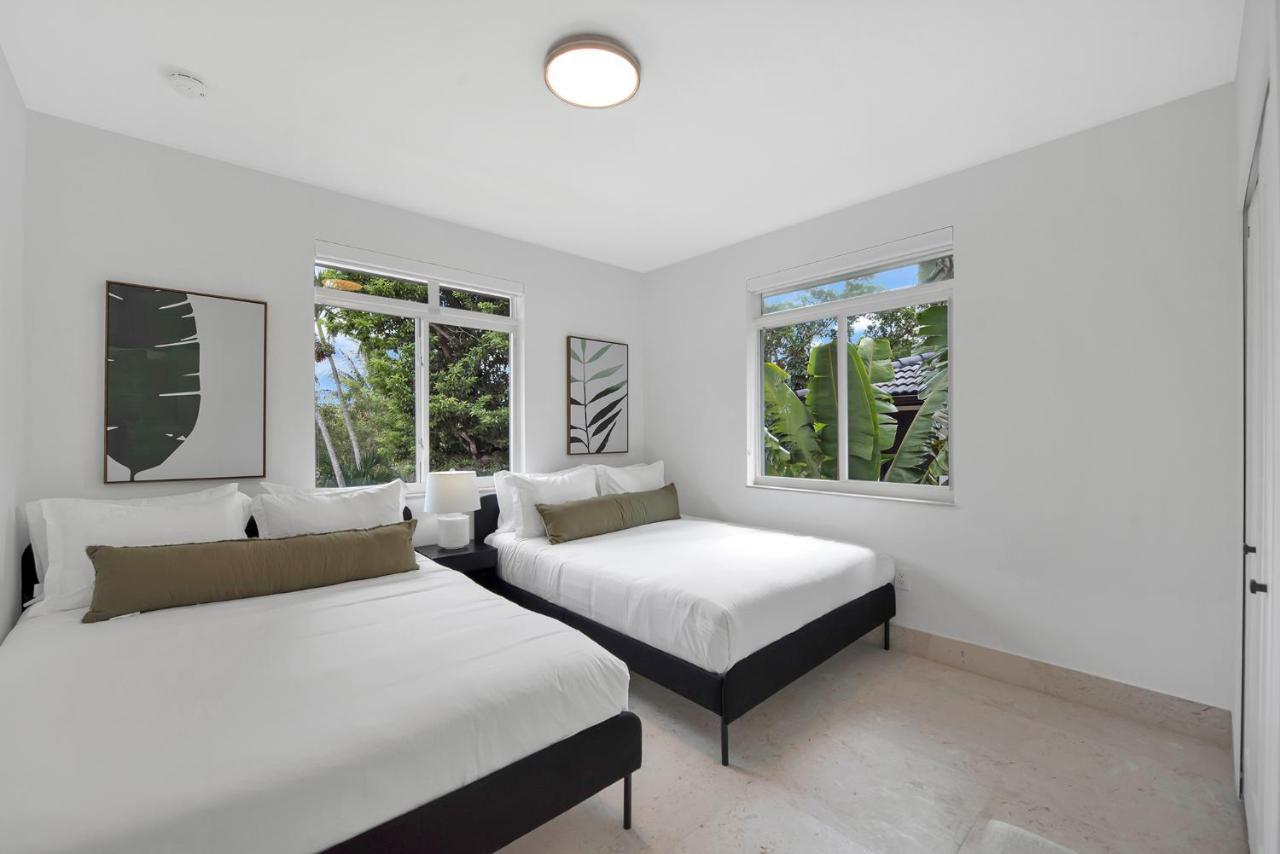 Lux Sleeps 18 Guest With Pool Jacuzzi Billiards Basketball *