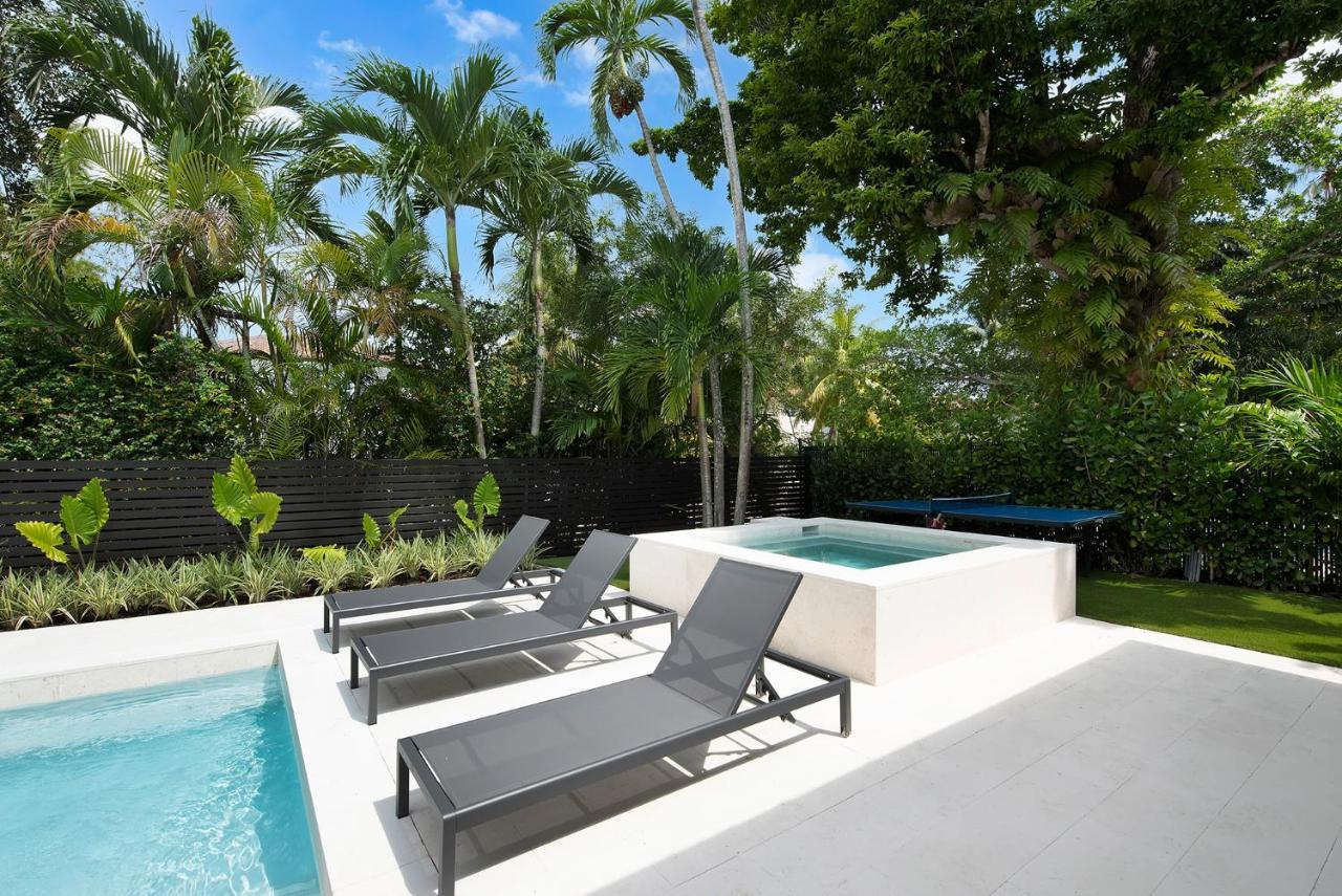 Lux Sleeps 18 Guest With Pool Jacuzzi Billiards Basketball Holiday home