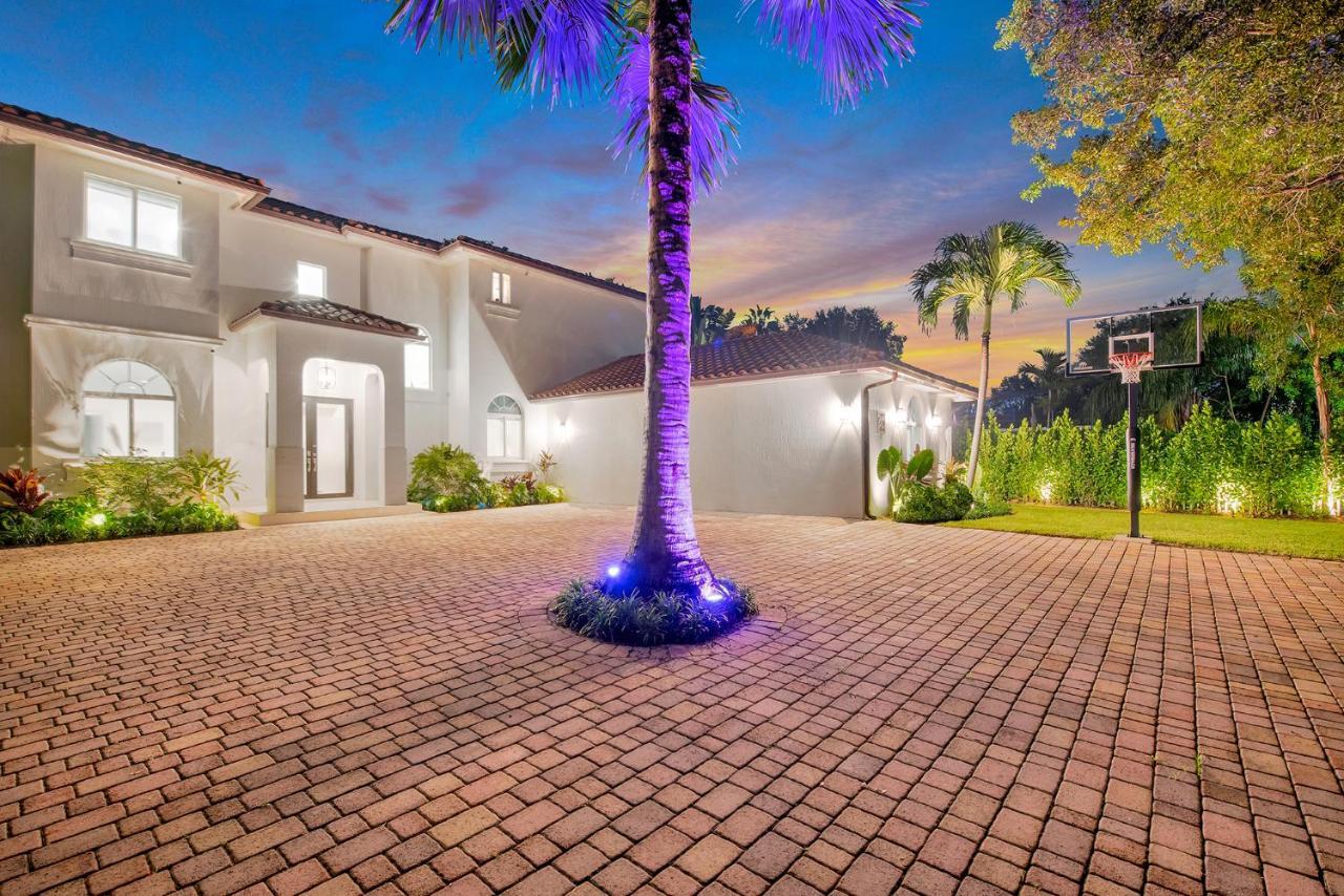 Lux Sleeps 18 Guest With Pool Jacuzzi Billiards Basketball * Miami
