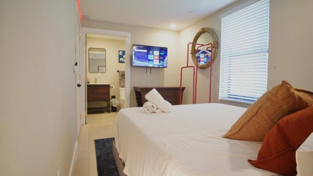 Charming Just 2 Minutes From Brickell Apartment