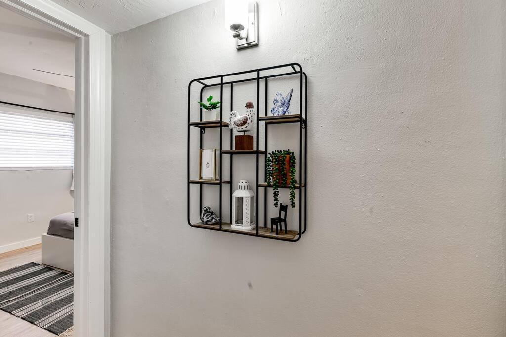 Roomy 2 Bedroom Near Airport Virg 7 Apartment