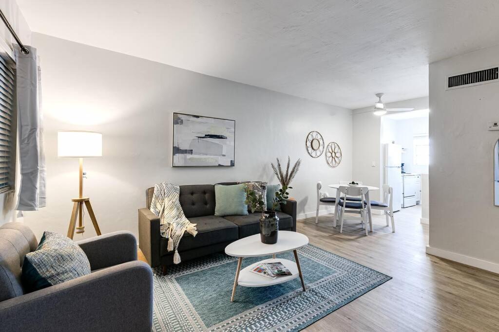 Roomy 2 Bedroom Near Airport Virg 7