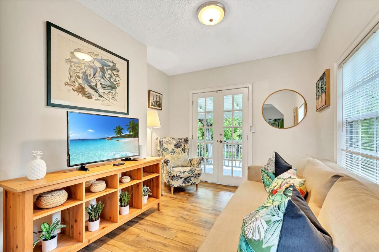 Casa Del Rio 4 Bed 2 Bath Next To River 1826 *