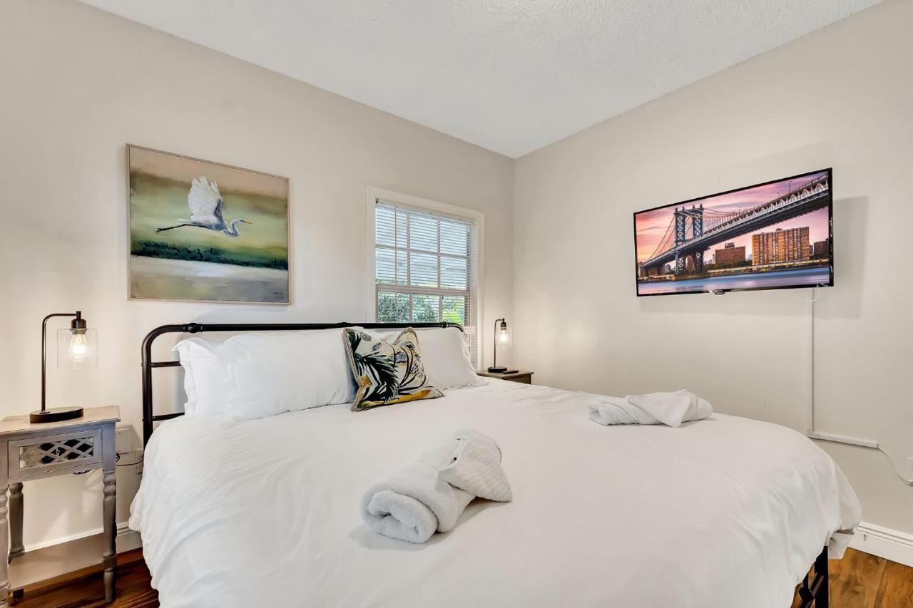 Casa Del Rio 4 Bed 2 Bath Next To River 1826 *