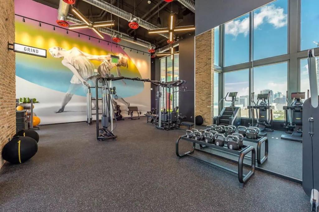 Luxury 2br Corner Downtown Mia *
