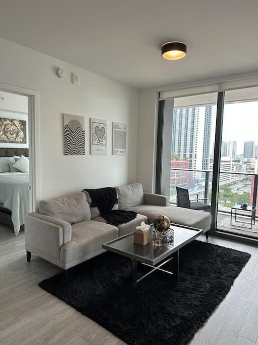 Luxury 2br Corner Downtown Mia