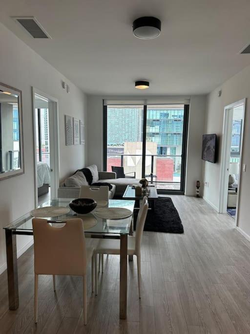Luxury 2br Corner Downtown Mia *